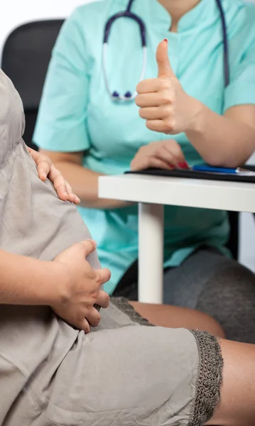 Eerste zwangerschap in het leven van de vrouw — Stockfoto