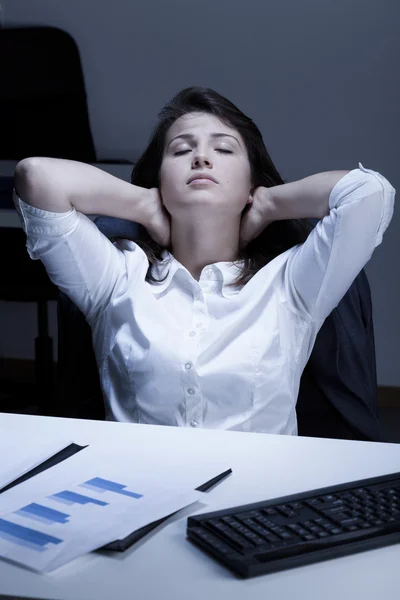 Müde Frau in der Pause — Stockfoto