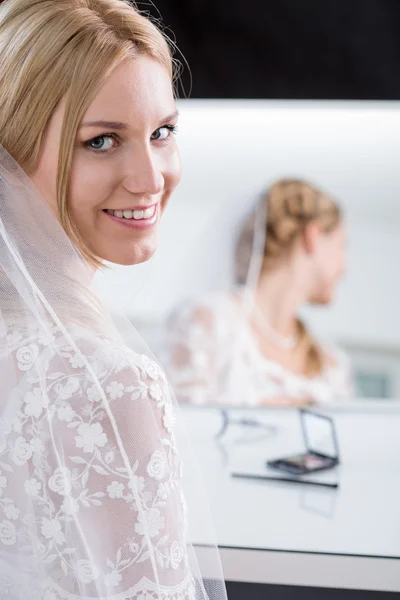 Bella sposa pronta per il grande giorno — Foto Stock