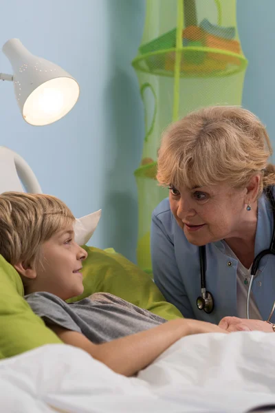 Little patient and pediatrician — Stock Photo, Image