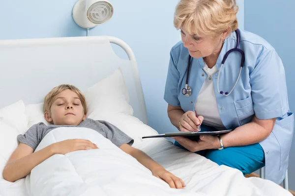 Child sleeping at gurney — Stock Photo, Image