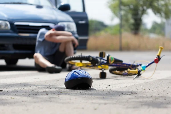 Bike accident and a boy — Stock Photo, Image