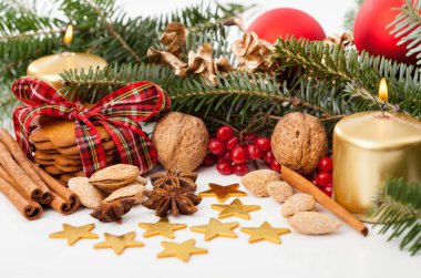 Güzel bir masa üzerinde Noel dekorasyon
