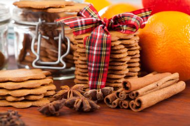 Zencefilli kurabiye ve tarçın