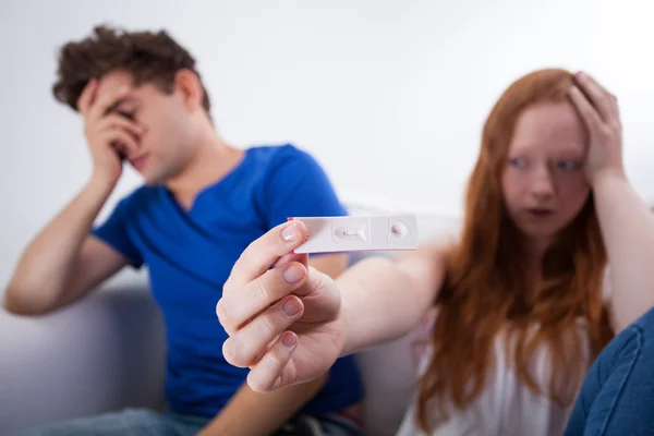 Depressive junge Frau schwanger — Stockfoto