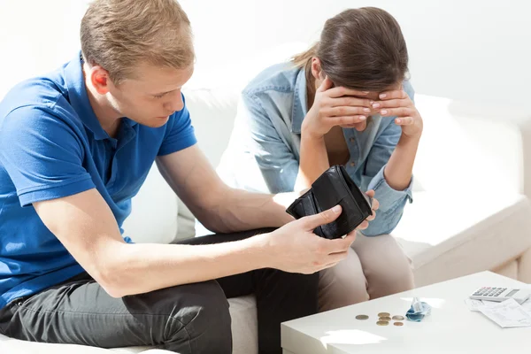 Poor couple with financial problems — Stock Photo, Image
