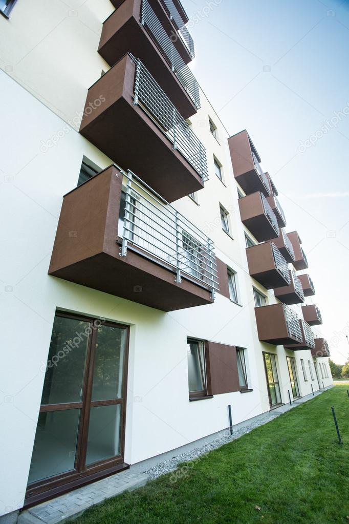 Apartment building having balconies