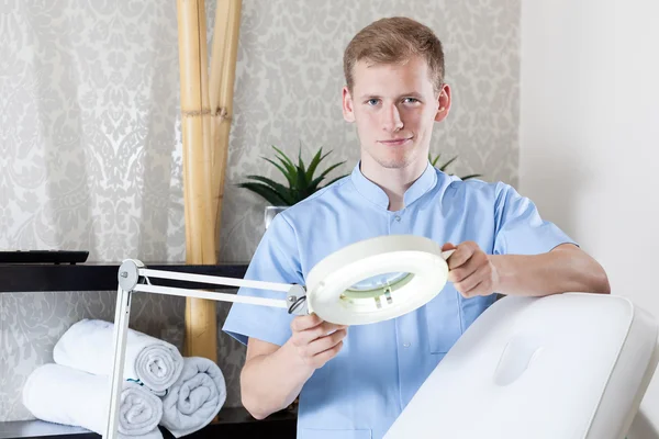 Estética masculina esperando al cliente — Foto de Stock