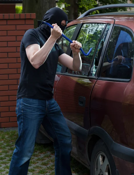 Car thief using crowbar — Stock Photo, Image