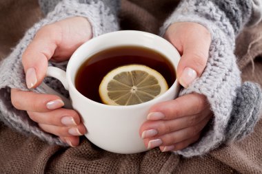  Soğuk bir günde limonlu çay