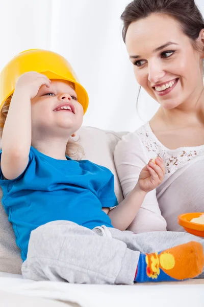 Mãe feliz com bebê — Fotografia de Stock