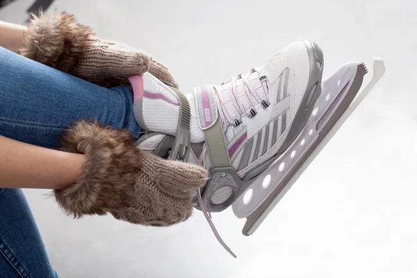 Tying laces of ice figure skates — Stock Photo, Image