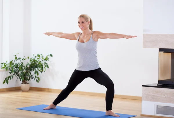 Smiling woman during morning training — Stock Photo, Image