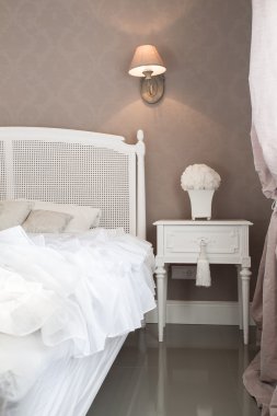 Vintage tarzı komidin