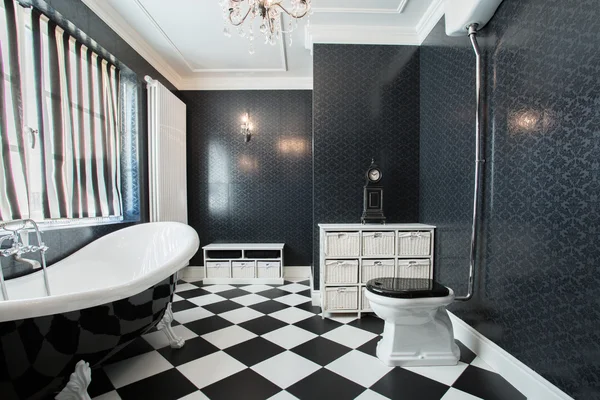 Kamar mandi putih dan hitam — Stok Foto