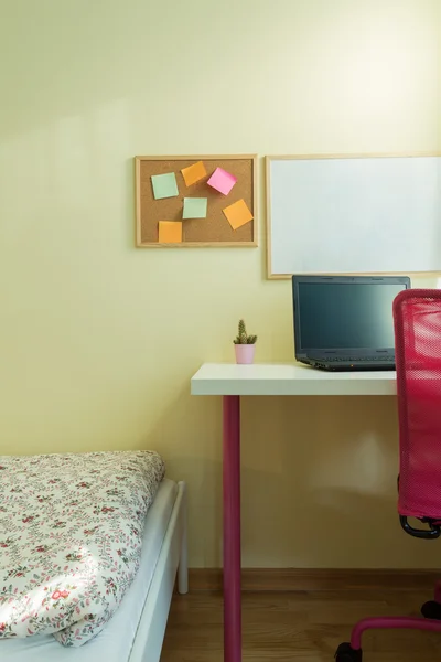 Bel intérieur de chambre pour adolescent — Photo