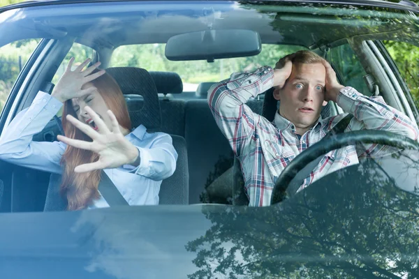 Pareja joven justo antes del accidente — Foto de Stock