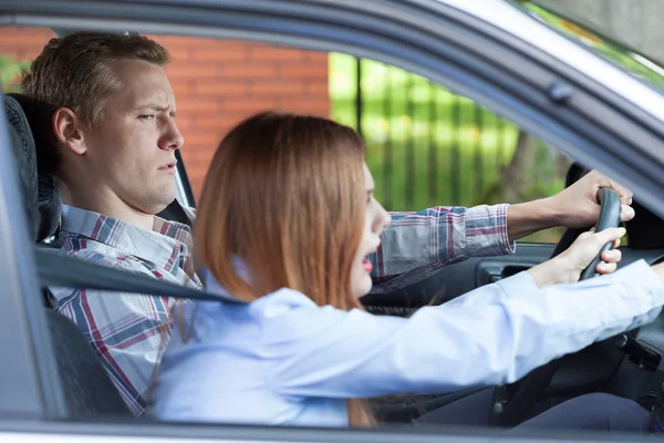 Young couple arguing while driving — Stock Photo, Image