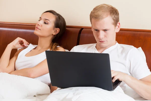 Laptop in couple's bed — Stock Photo, Image