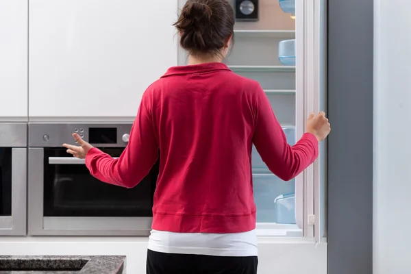 Leerer Kühlschrank — Stockfoto