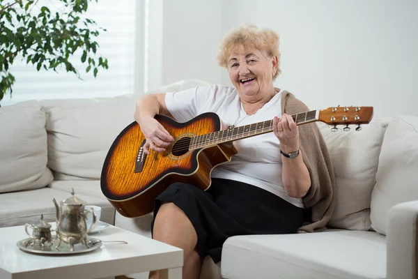 Cantando la canción — Foto de Stock