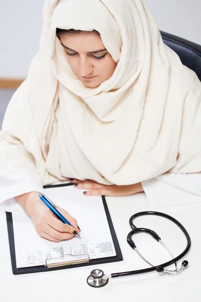 Muslim doctor in the office — Stock Photo, Image