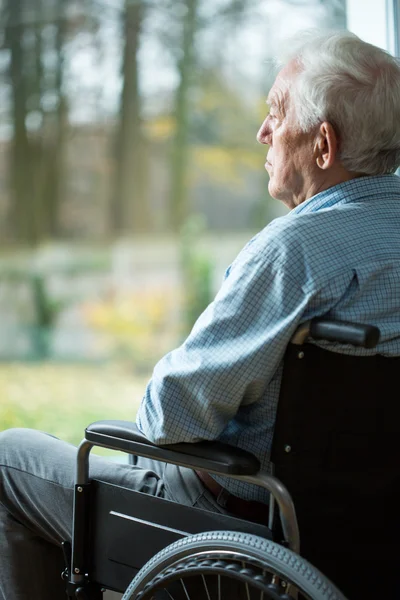 Sorgliga handikappade mannen — Stockfoto