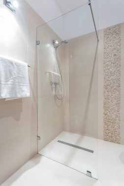 Cam Kapılı Duş