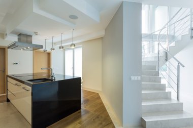 Parlak ve tasarımcı iç