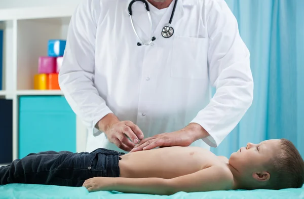 Pediatrician doing abdominal examination — Stock Photo, Image