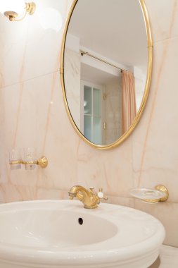 Lüks banyo altın öğeleri