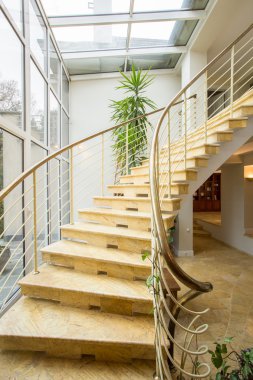 Mermer sarmal merdiven