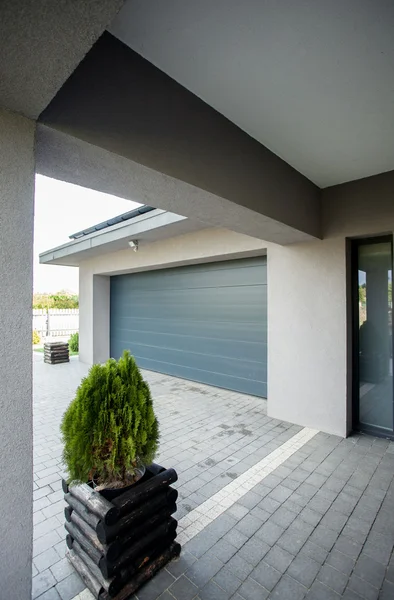 Entrance to the garage — Stock Photo, Image