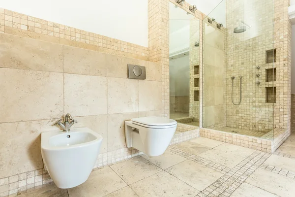 Interior del baño beige — Foto de Stock