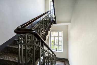 Merdiven ile eski, dekoratif Küpeşte