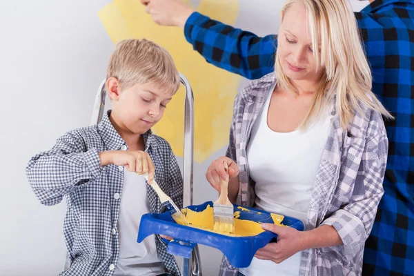 Family painting wall — Stock Photo, Image