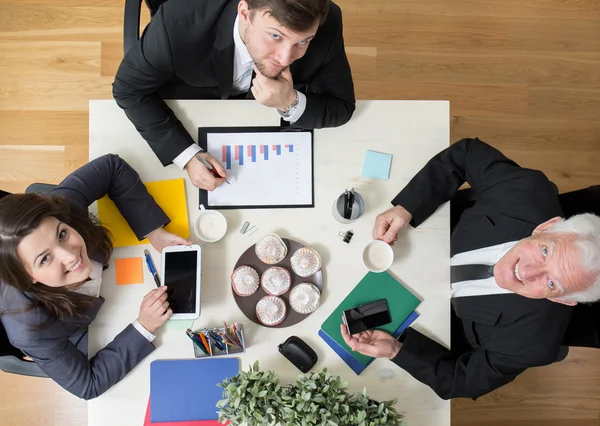 Businesspeople sitting at the table — Stock Photo, Image