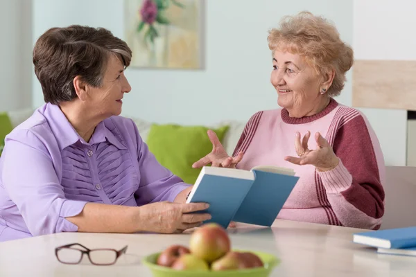 Women converastion — Stock Photo, Image