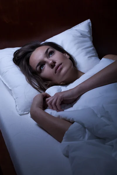 Mujer que sufre de insomnio —  Fotos de Stock