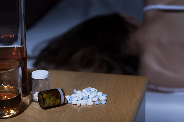 Mujer durmiendo después del alcohol — Foto de Stock