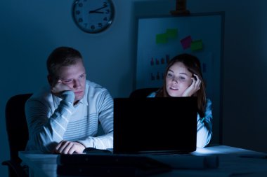 Yorgun insanlar geceleri çalışır 