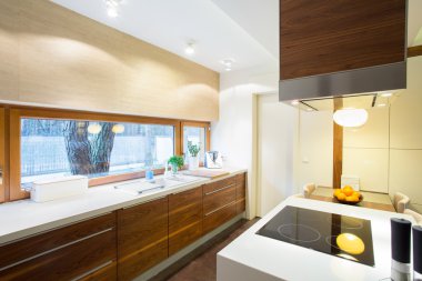 Yeni daire içinde modern mutfak
