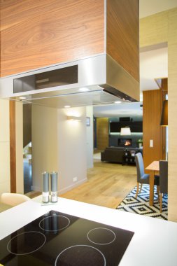 İndüksiyon hob yılında modern mutfak