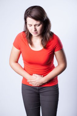 Genç kız adet ağrısı olması