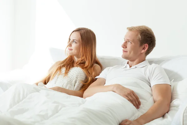 Pareja en la cama — Foto de Stock