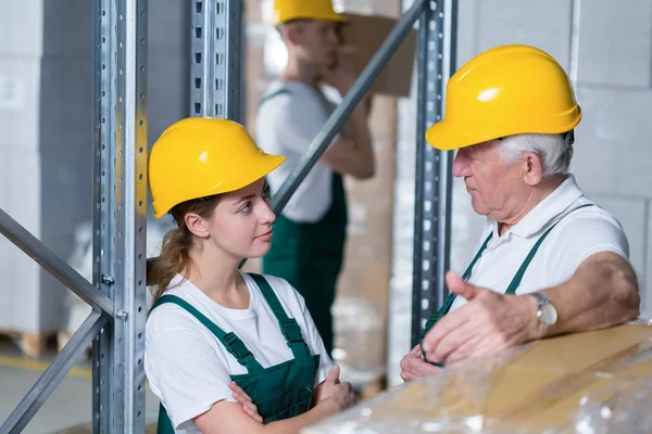 Storage workers in warehouse — Stock Photo, Image