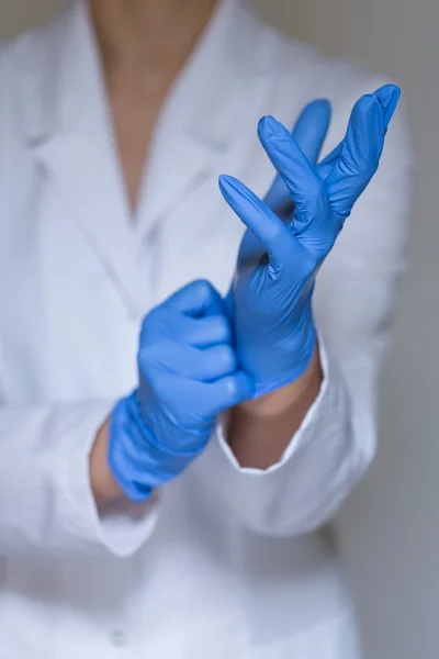 Doctor wearing protective gloves — Stock Photo, Image