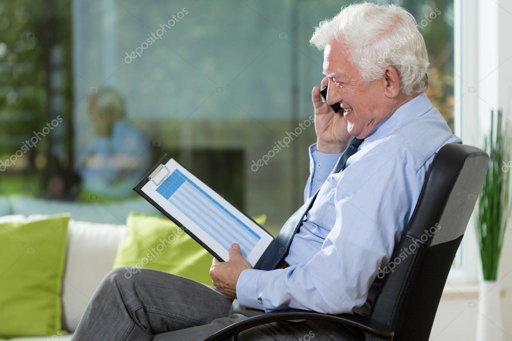 Пожилые люди. Самозанятые и пенсия. Пенсионеры пенсия. Самозанятый пенсионер. Рабочий пенсионер.