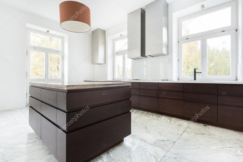 Muebles oscuros en cocina moderna — Fotos de Stock © photographee.eu ... Muebles oscuros en cocina moderna — Fotos de Stock © photographee.eu ...