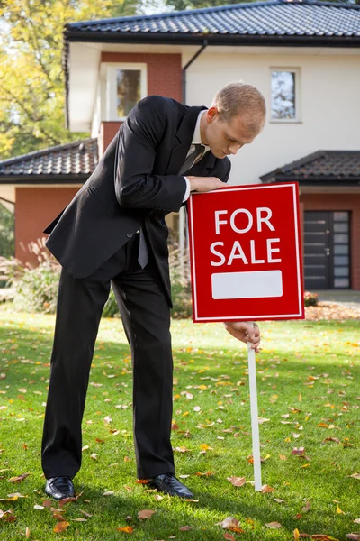 Selling the house — Stock Photo, Image